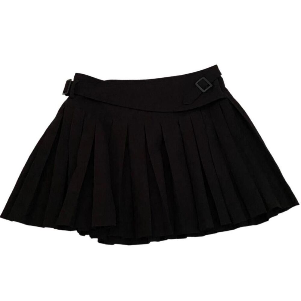 Black pleated mini skirt with belt